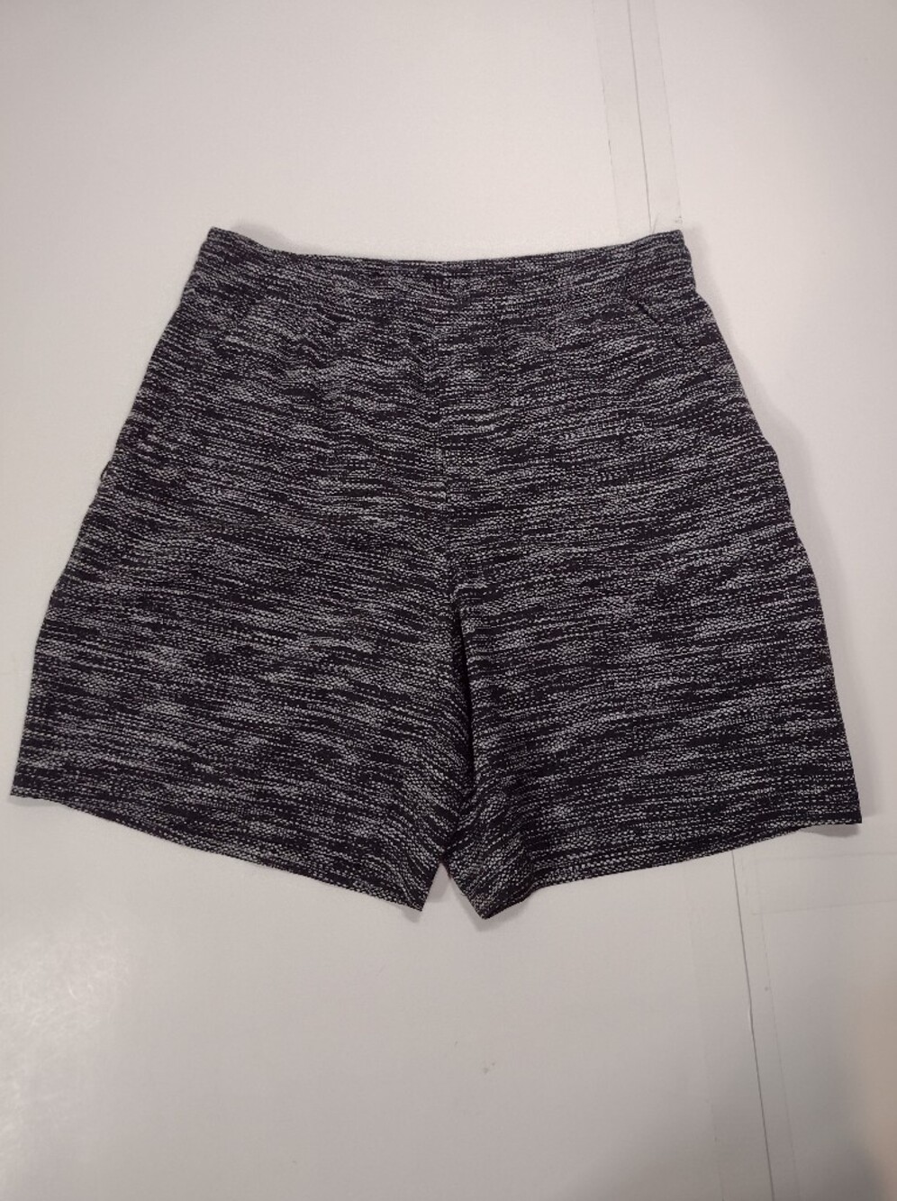 Lululemon Men's Black Gray Knit Shorts (M)